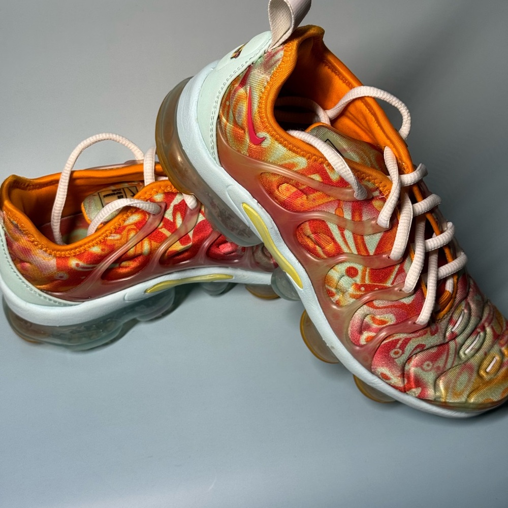 EUC NIKE AIR VAPORMAX PLUS Orange Dip Dye Women’s Size 5 ON SALE